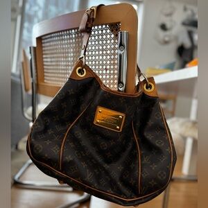 💯% Authentic Louis Vuitton Monogram Canvas Galliera Shoulder Bag✨